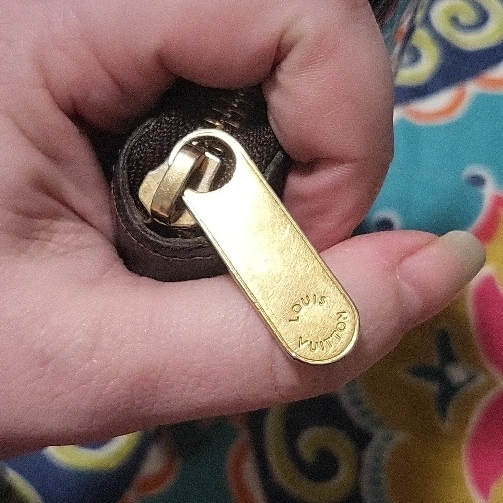 Louis Vuitton LV Vernis Amarante Zip Wallet - Picture 4 of 17